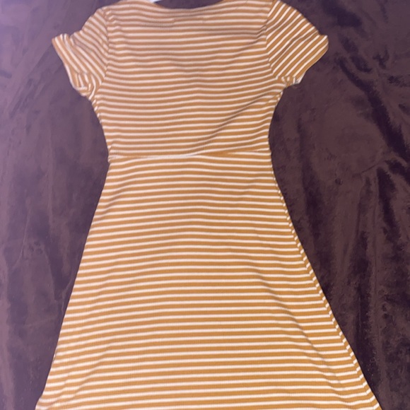 Yellow and white dress - Picture 3 of 4